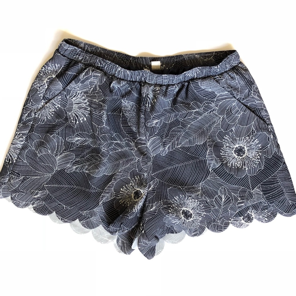 LC Lauren Conrad floral scalloped hem shorts small